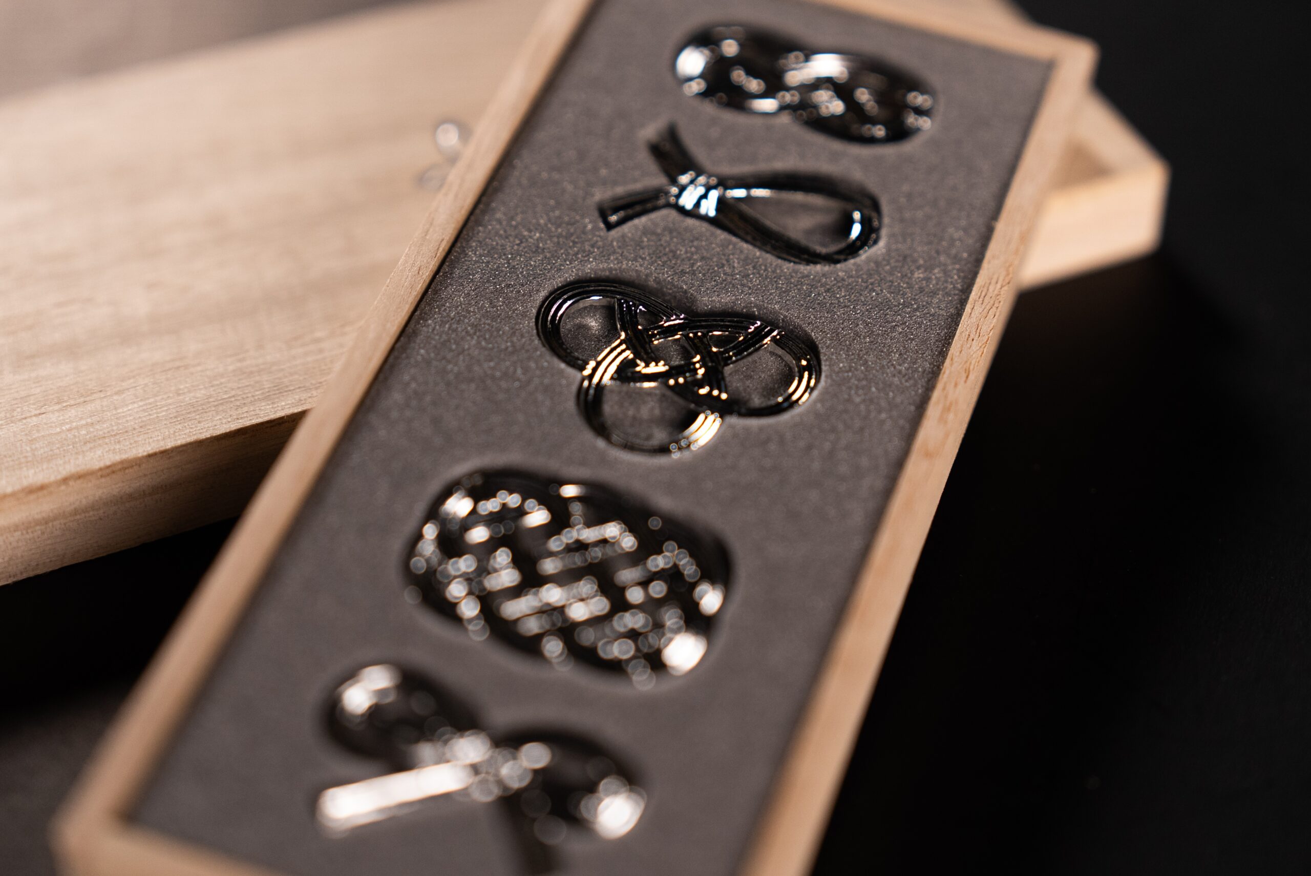 錫器とは|やわらかい金属である錫の特徴と現代での活用